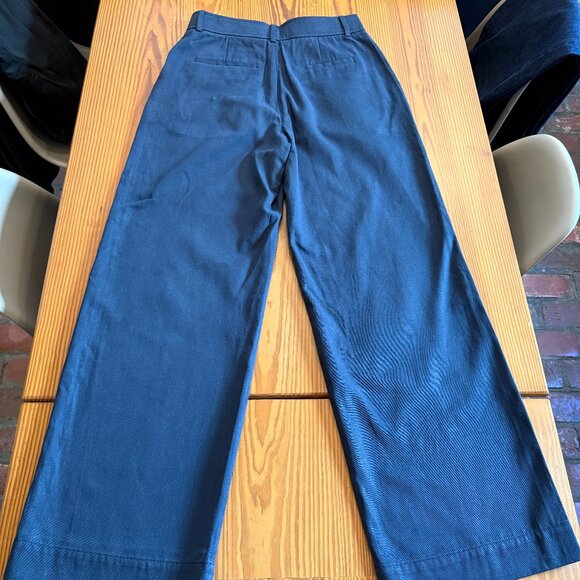 Everlane - The Draper Pleated Pant in Buttersmooth - Navy - Size 6R - Picture 6 of 7